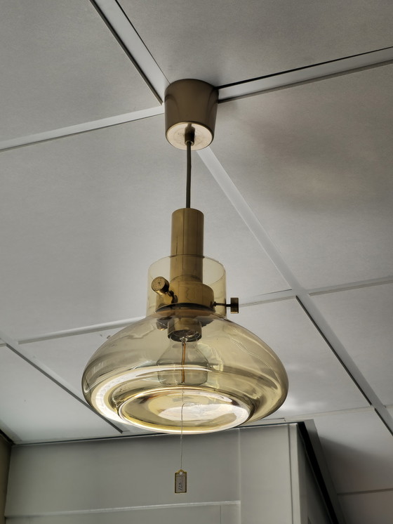 Image 1 of Plafonnier suspendu vintage laiton ambre