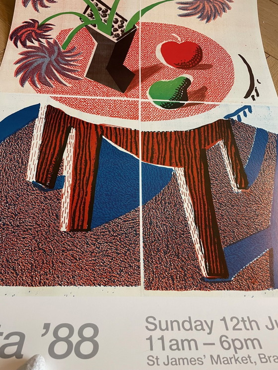 Image 1 of David Hockney, &quot;Fiori, mela e pera su un tavolo, luglio 1986&quot;, Copyright David Hockney 1986, stampato in Inghilterra