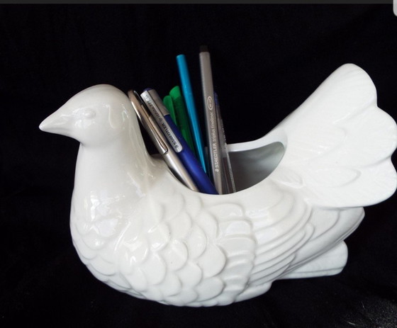 Image 1 of Vintage dove made of porcelain