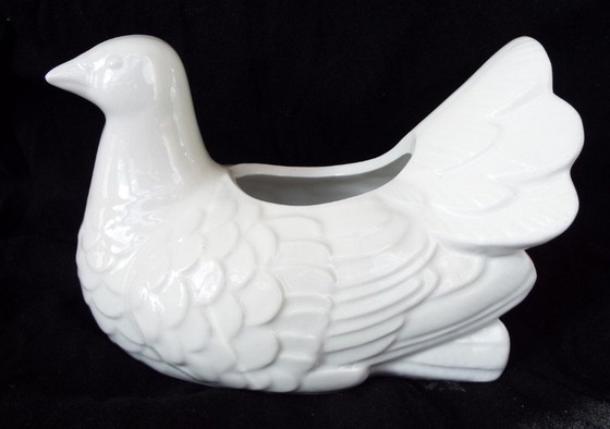 Image 1 of Vintage dove made of porcelain