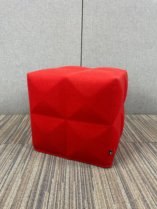 1X Buzzispace Buzzicube Pouf