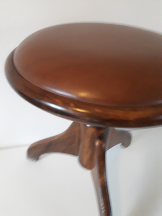 Image 1 of Tabouret de piano vintage pétrifié