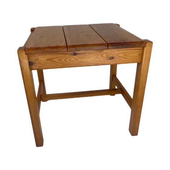 Image 1 of Gilbert Marklund - Furusnickarn - Suède - Bois de pin - Table d'appoint ou table basse / tabouret