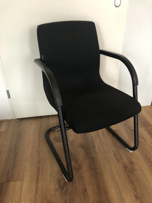 Ahrend 230 conference chair