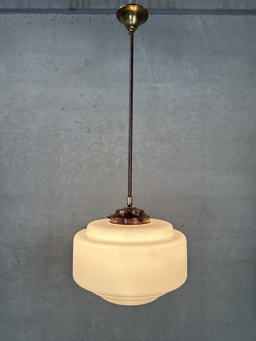 Lampe suspendue Art déco - opaline et laiton