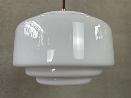 Image 1 of Lampe suspendue Art déco - opaline et laiton