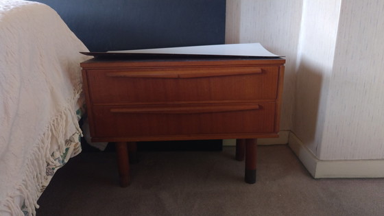 Image 1 of 2x comodini, cassettiera e armadio vintage