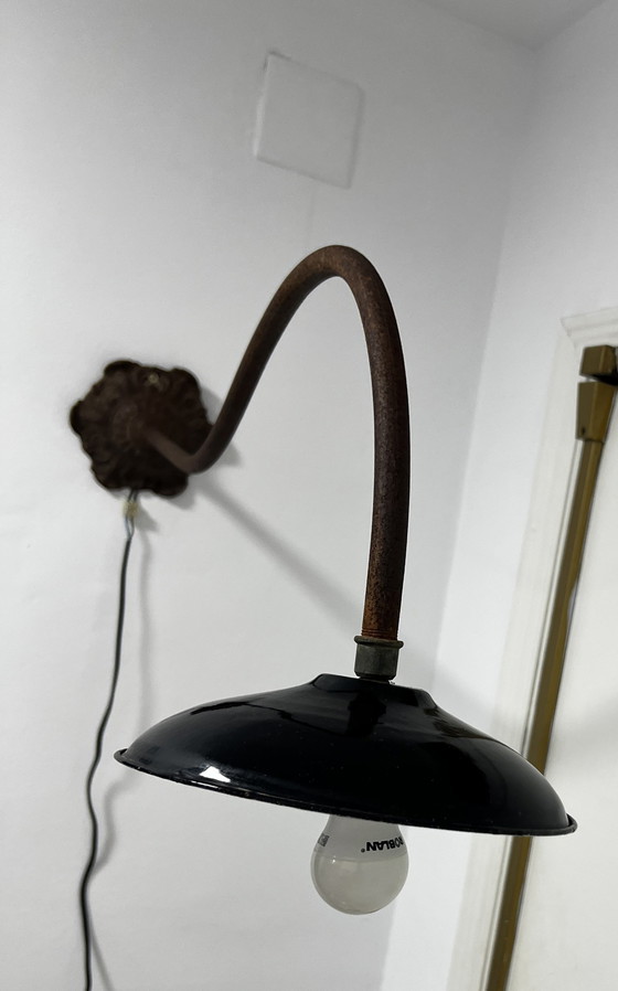 Image 1 of Lampada da parete industriale per esterni, smaltata, 100 cm. 1930-40 circa.