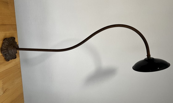 Image 1 of Lampada da parete industriale per esterni, smaltata, 100 cm. 1930-40 circa.