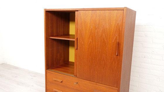 Image 1 of Mobiletto vintage | mobiletto da parete | danese | teak | ante scorrevoli