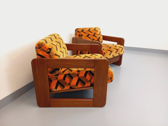 Image 1 of Coppia di poltrone a slitta vintage in noce e velluto degli anni '70