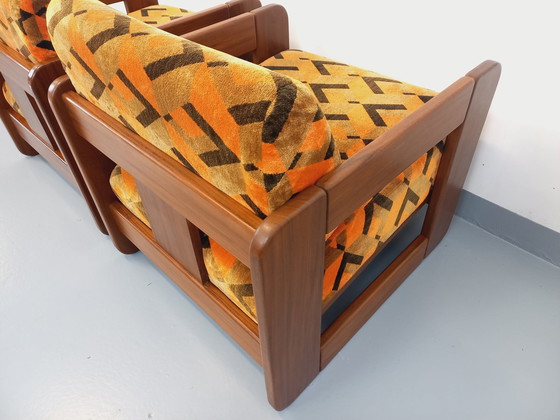 Image 1 of Coppia di poltrone a slitta vintage in noce e velluto degli anni '70