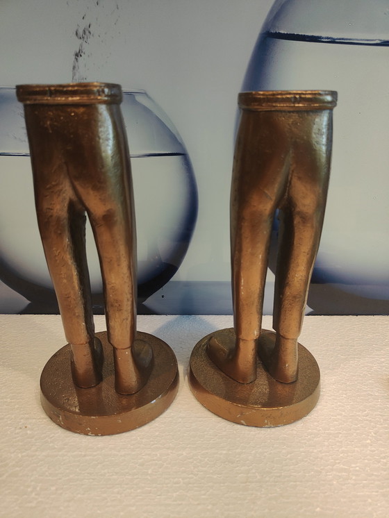 Image 1 of Juego de 2 candelabros antiguos con patas de metal pesado para velas de palo