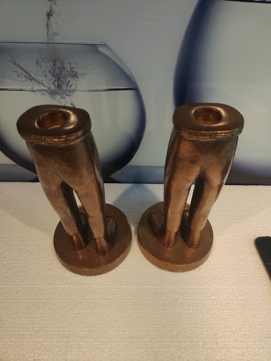 Image 1 of Juego de 2 candelabros antiguos con patas de metal pesado para velas de palo