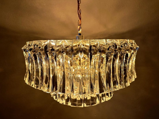 Image 1 of Grande lampadario di cristallo d'epoca