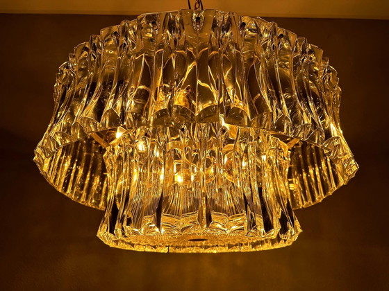 Image 1 of Grande lampadario di cristallo d'epoca