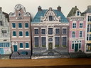 Casas en miniatura junto a los canales de Ámsterdam