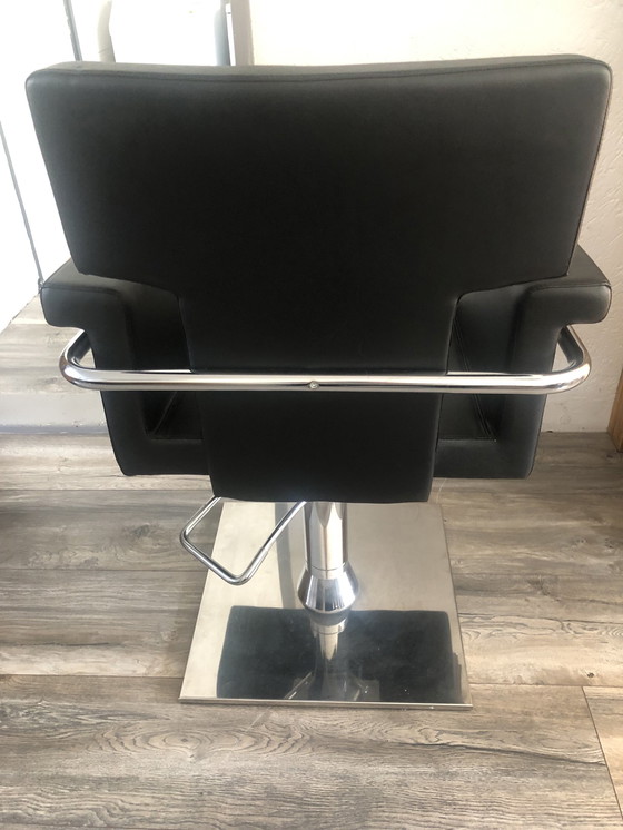 Image 1 of Professional Barber Chair Modern And Durable Design