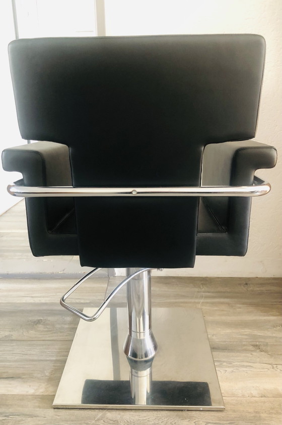 Image 1 of Professional Barber Chair Modern And Durable Design