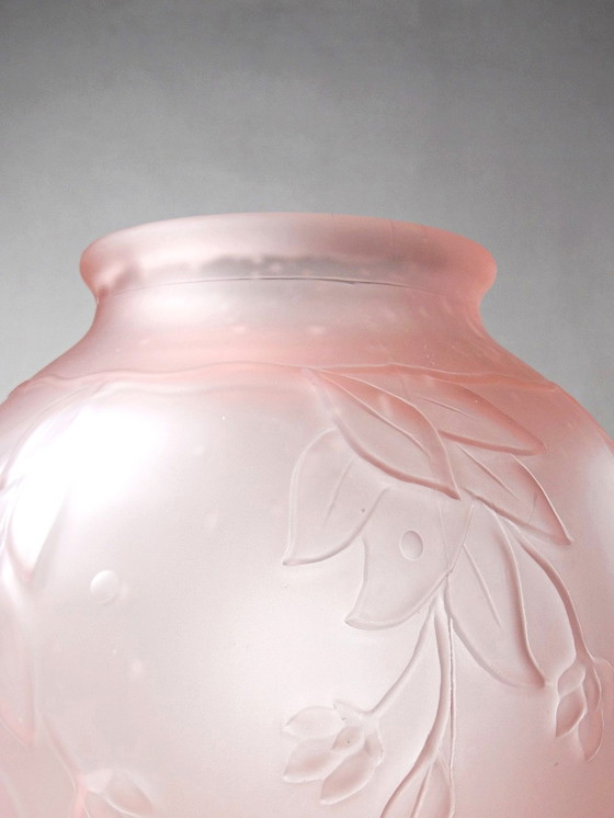 Image 1 of Grand vase style art déco pâte de verre moulé/pressé rose ancien