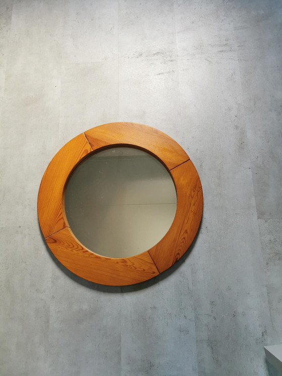 Image 1 of Round mirror