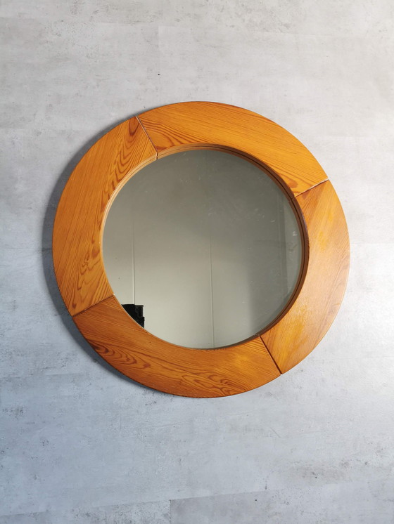 Image 1 of Round mirror