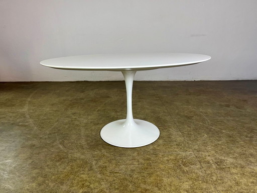 Knoll international Saarinen Tulip oval coffee table side table