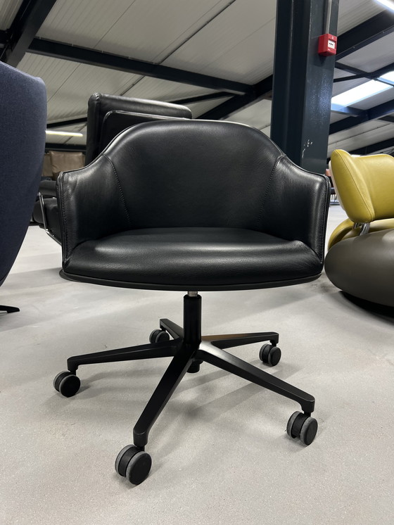 Image 1 of Vitra Softshell desk chair cuir noir