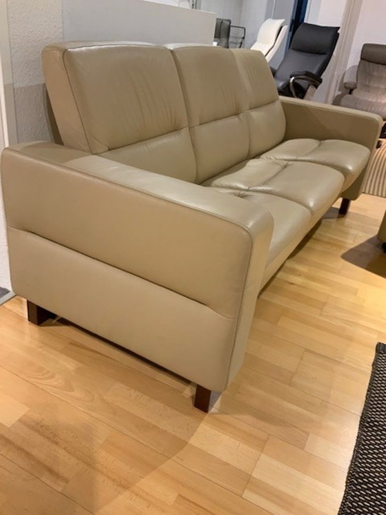 Image 1 of Modèle Stressless trois places Wave