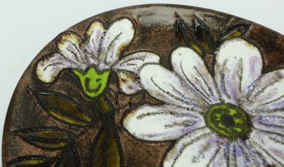 Image 1 of ruscha 1960's 70's wall plate white fat lava flowers with leaves