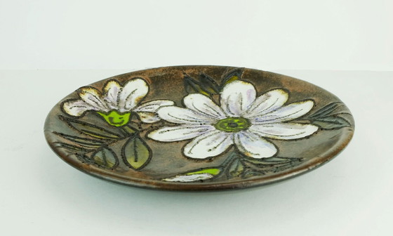 Image 1 of ruscha 1960's 70's wall plate white fat lava flowers with leaves