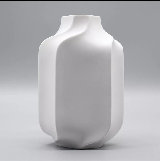 Image 1 of Raro vaso ritorto in porcellana biscuit Heinrich, design vintage anni '60-'70, rilievo op-art