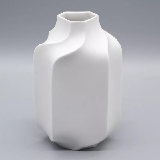 Image 1 of Raro vaso ritorto in porcellana biscuit Heinrich, design vintage anni '60-'70, rilievo op-art