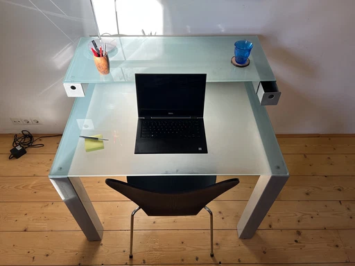 Glass desk Jencikova