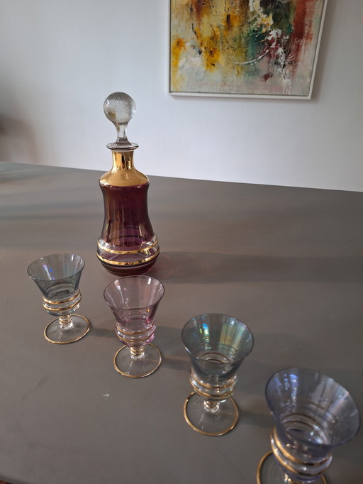 Set of Wall Glasses Carafe With 4 Glasses