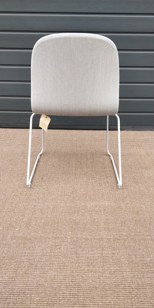 Muuto chair Visu cantilever foot upholstered gray