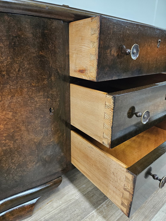 Image 1 of Art Decò Toelette In Walnut With Doors And Three Drawers