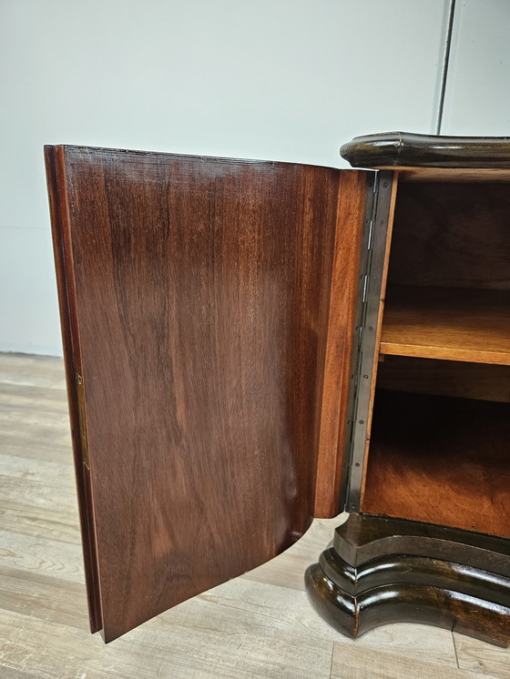 Image 1 of Art Decò Toelette In Walnut With Doors And Three Drawers