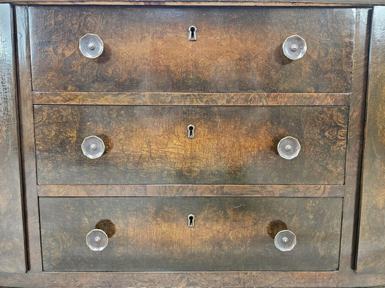 Image 1 of Art Decò Toelette In Walnut With Doors And Three Drawers