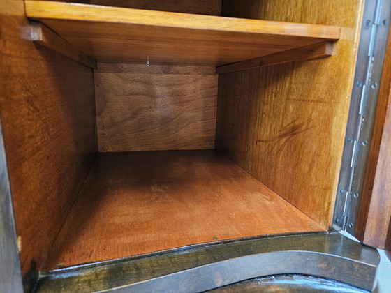 Image 1 of Art Decò Toelette In Walnut With Doors And Three Drawers