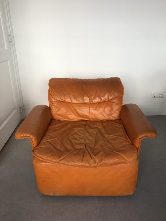 Image 1 of Fauteuil vintage en cuir orange avec ottoman - pouf