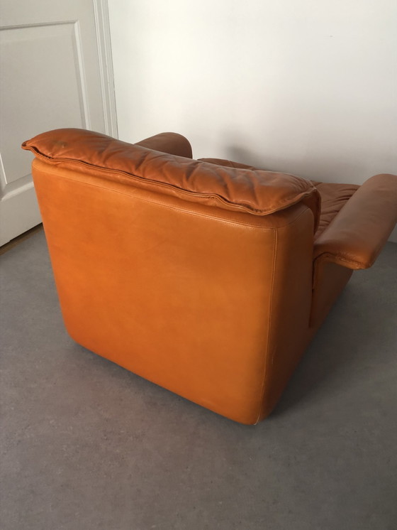 Image 1 of Fauteuil vintage en cuir orange avec ottoman - pouf