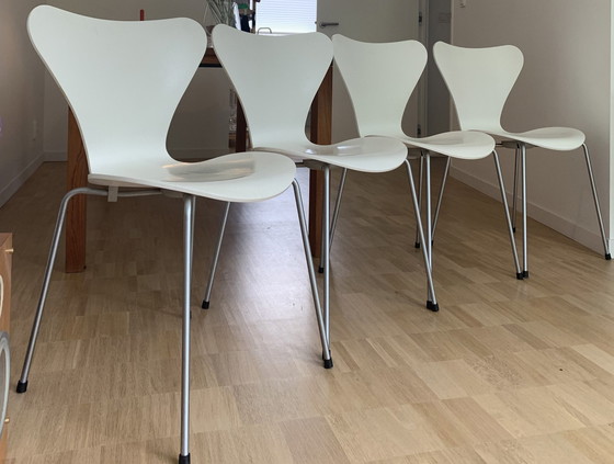 Image 1 of 4x Fritz Hansen Chairs White