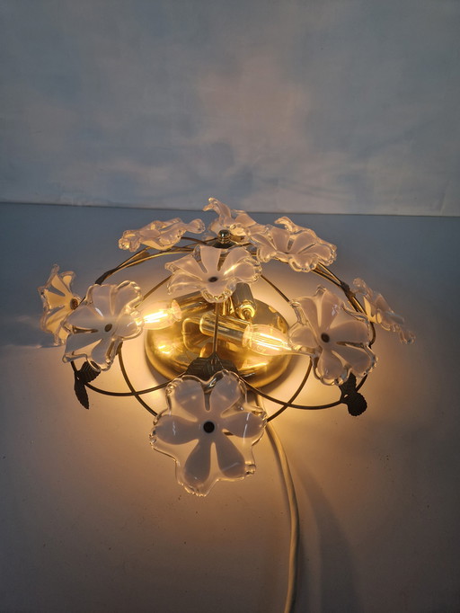 Lampe à fleurs regency en laiton et acrylique