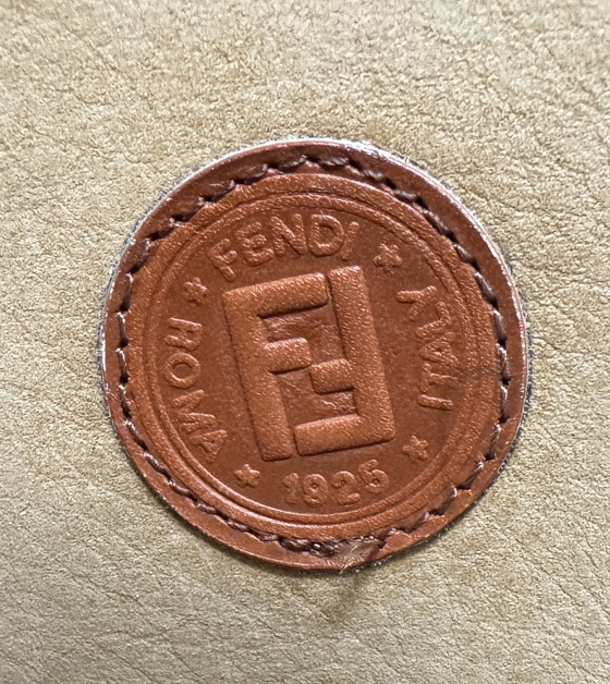 Image 1 of Canapé Fendi en nubuck