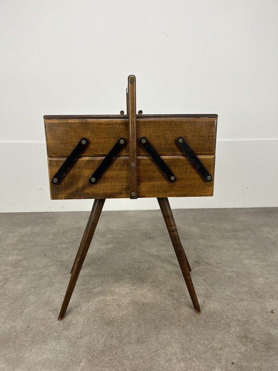 Image 1 of Banco de trabajo con patas de compás de madera de los años 60, muebles de modista