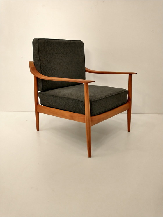 Image 1 of Knoll Antimott chair