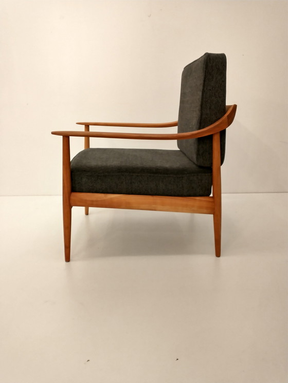 Image 1 of Knoll Antimott chair