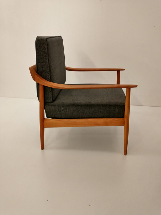 Image 1 of Knoll Antimott chair