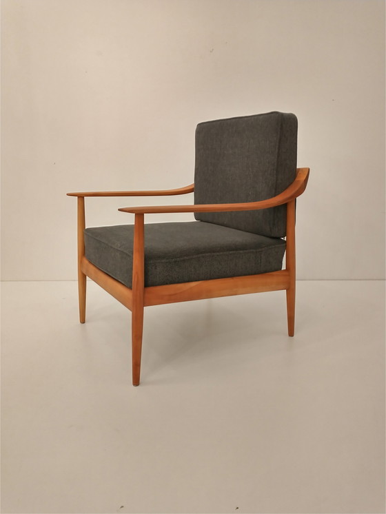 Image 1 of Knoll Antimott chair